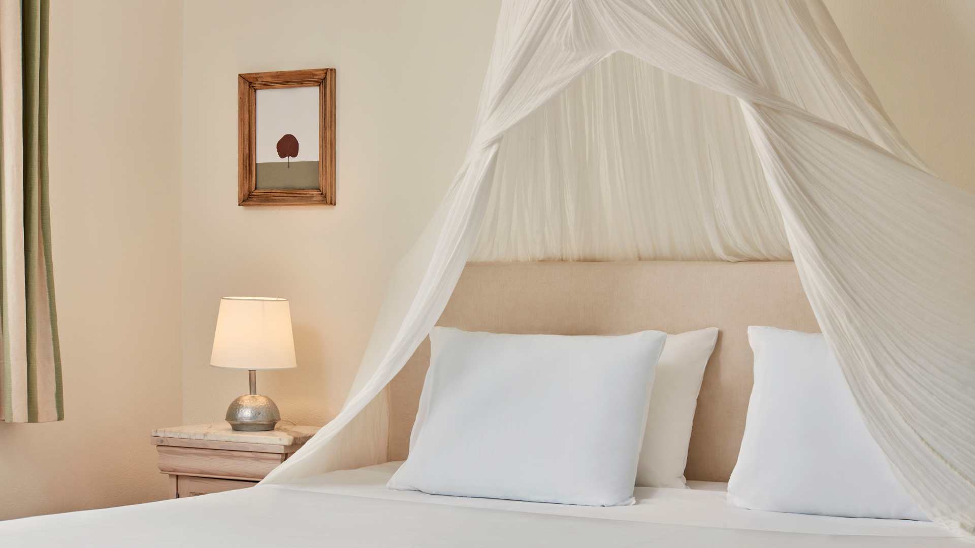 One Bedroom Suite Seaview_Bedroom (2)