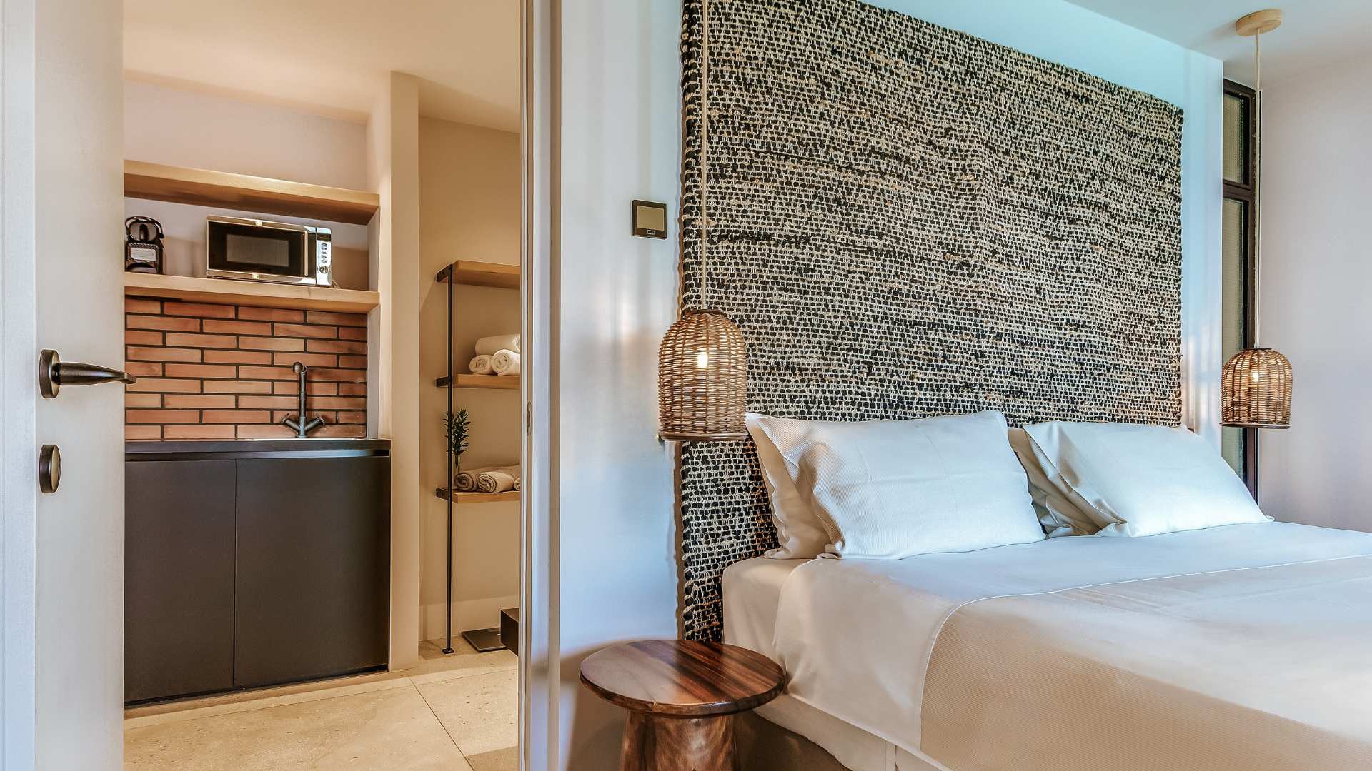 Serenity Seafront Suite_BedroomDetail