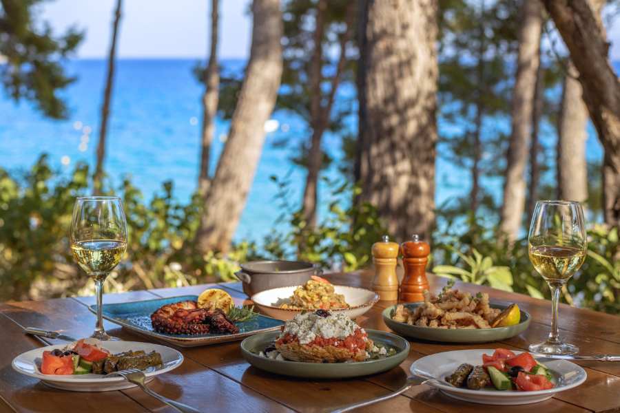 To Fili Taverna Dining in Crete